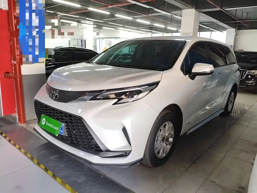 Toyota Granvia — фото 2