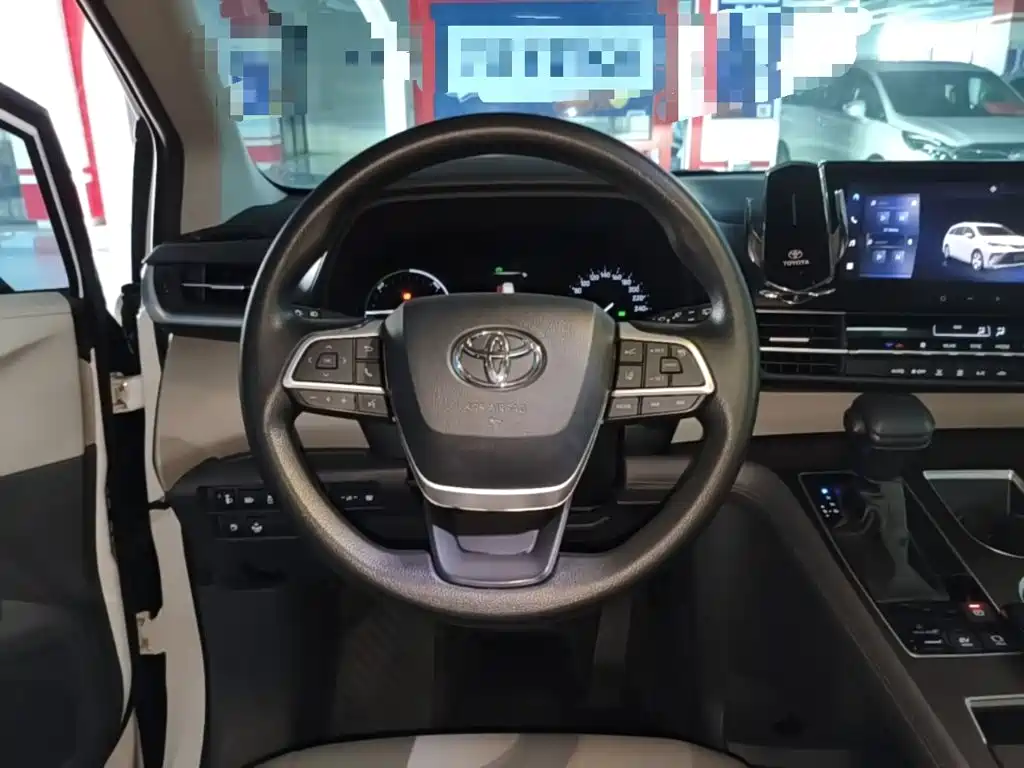 Toyota Granvia — фото 11