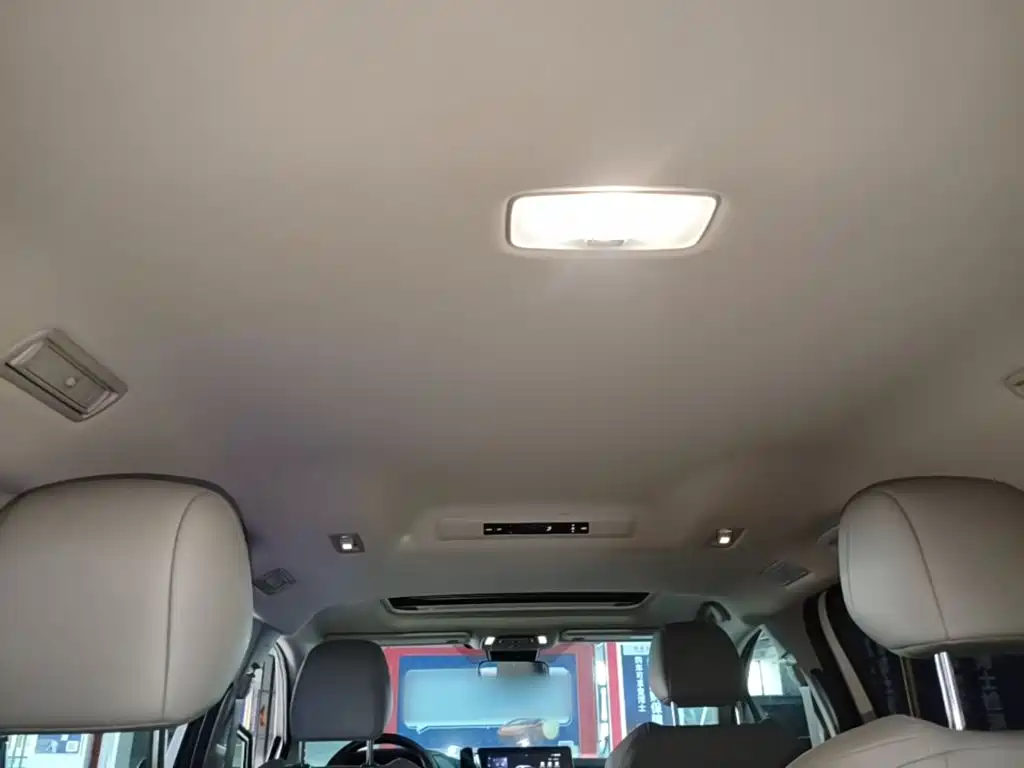 Toyota Granvia — фото 18