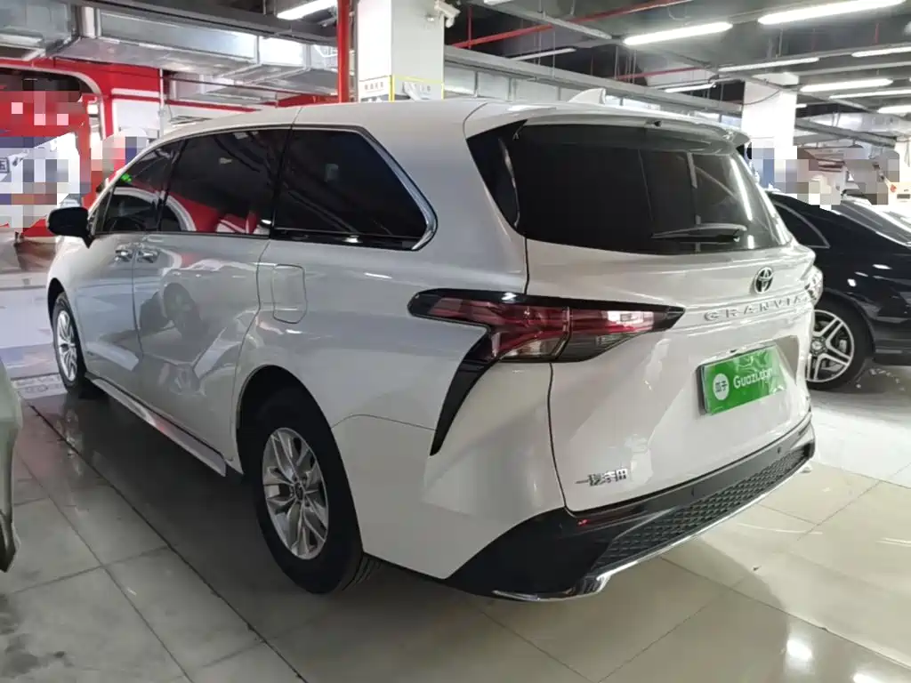 Toyota Granvia — фото 5