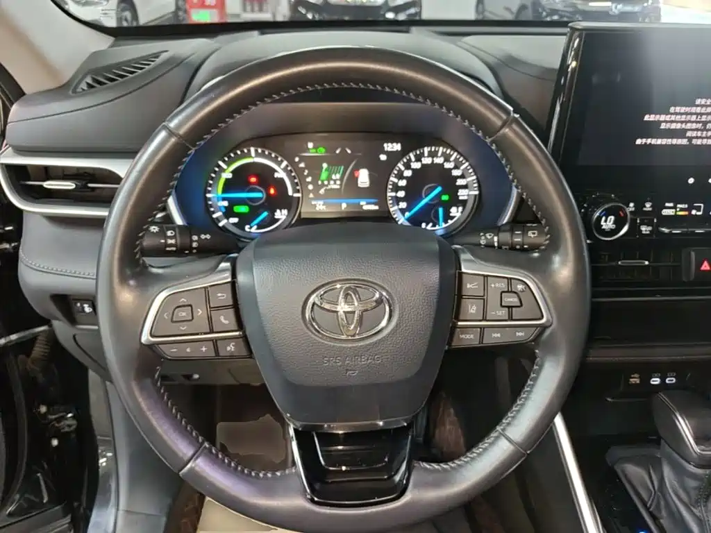 Toyota Highlander — фото 11