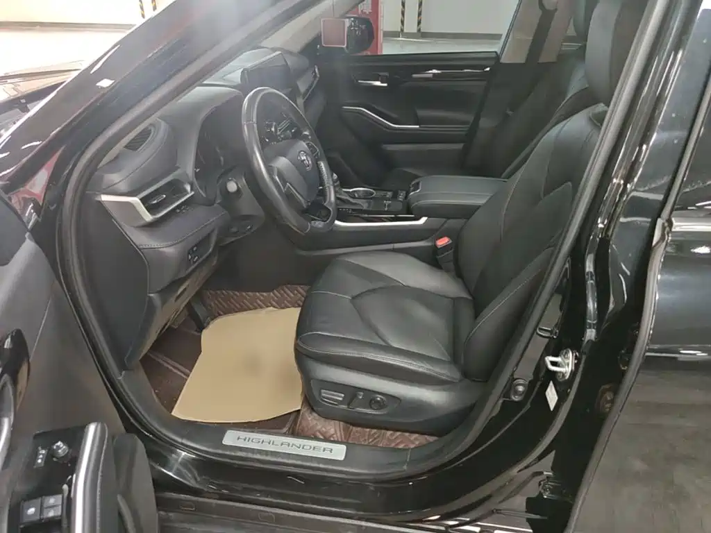 Toyota Highlander — фото 15