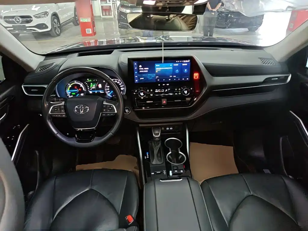 Toyota Highlander — фото 10