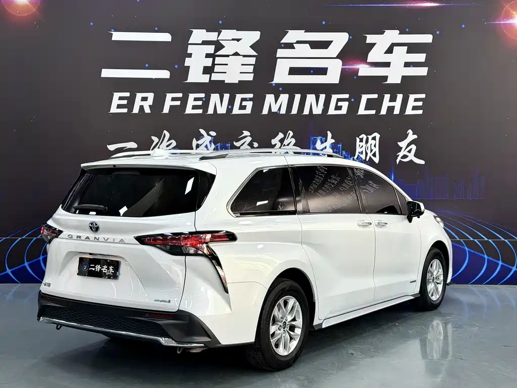 Toyota Granvia — фото 4