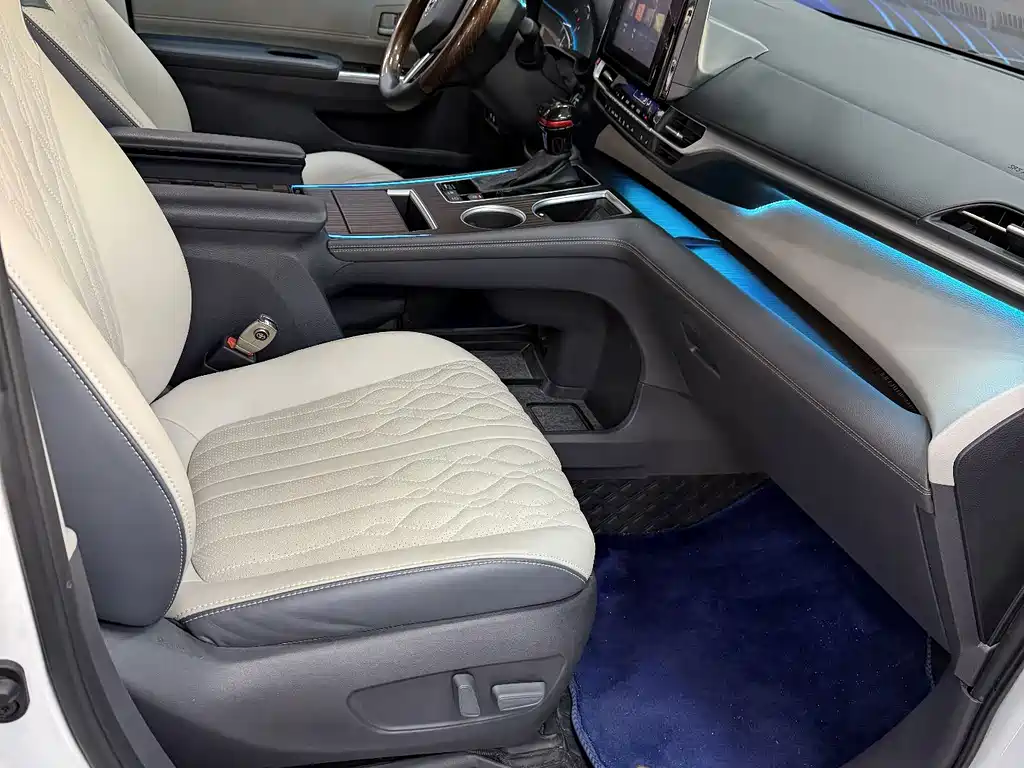 Toyota Granvia — фото 9