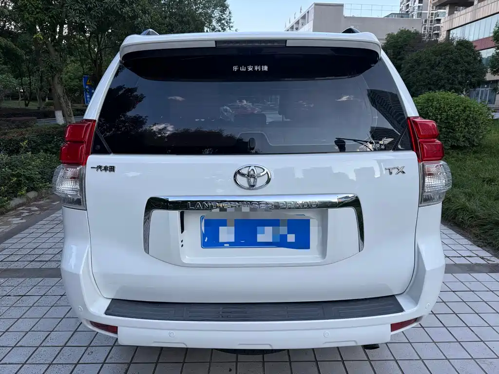 Toyota Prado — фото 2