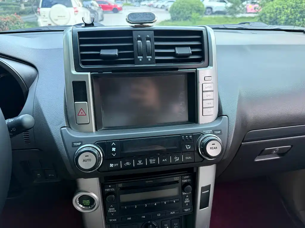 Toyota Prado — фото 4