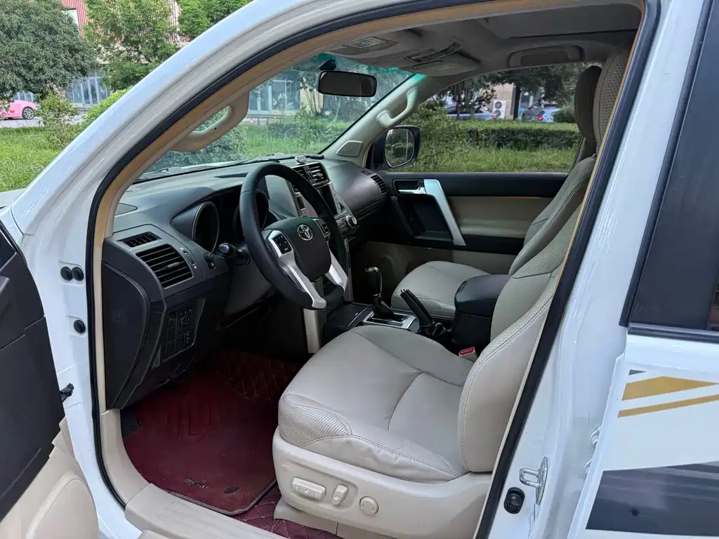 Toyota Prado — фото 10