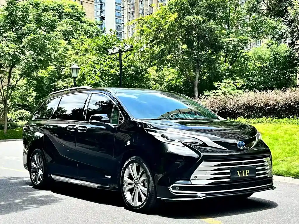 Toyota Sienna — фото 3