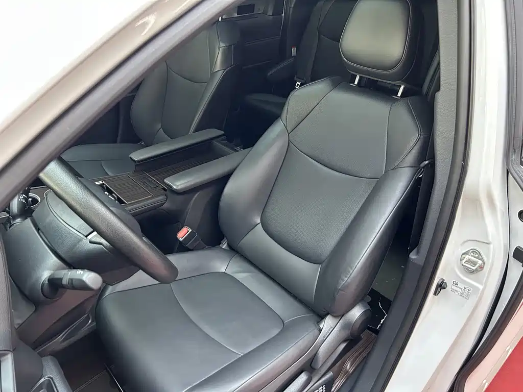 Toyota Granvia — фото 34