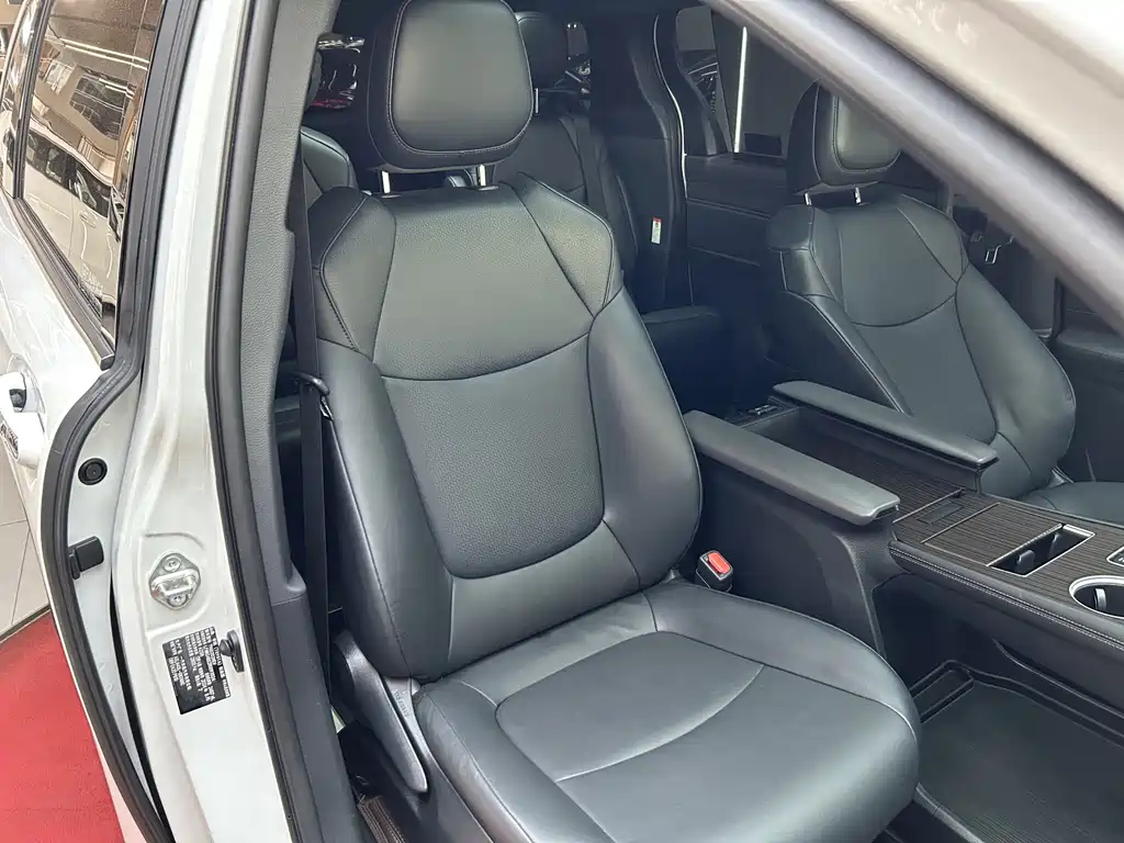 Toyota Granvia — фото 35