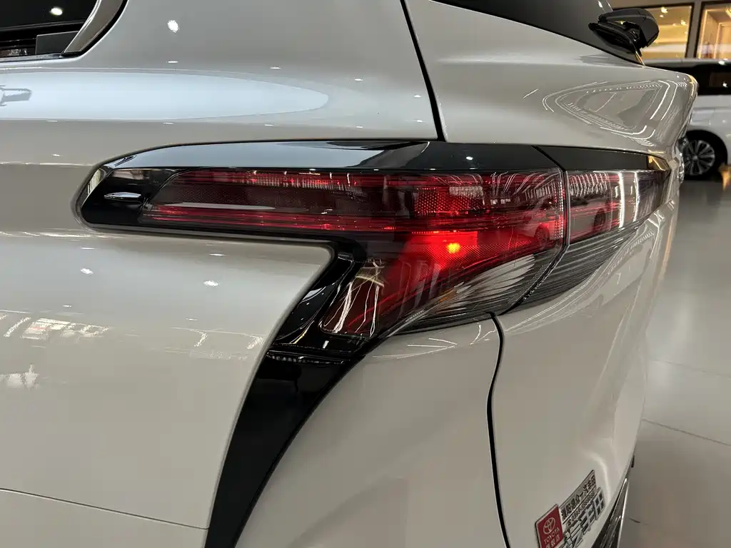 Toyota Granvia — фото 40