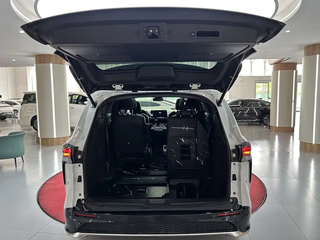 Toyota Granvia — фото 10