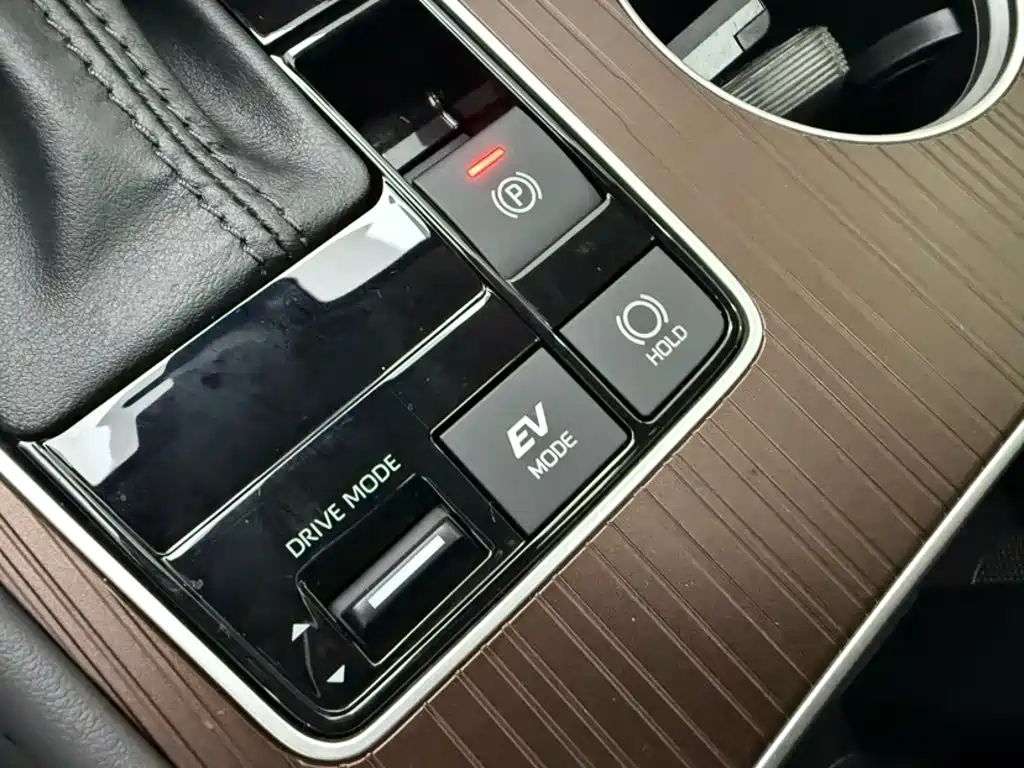 Toyota Granvia — фото 3