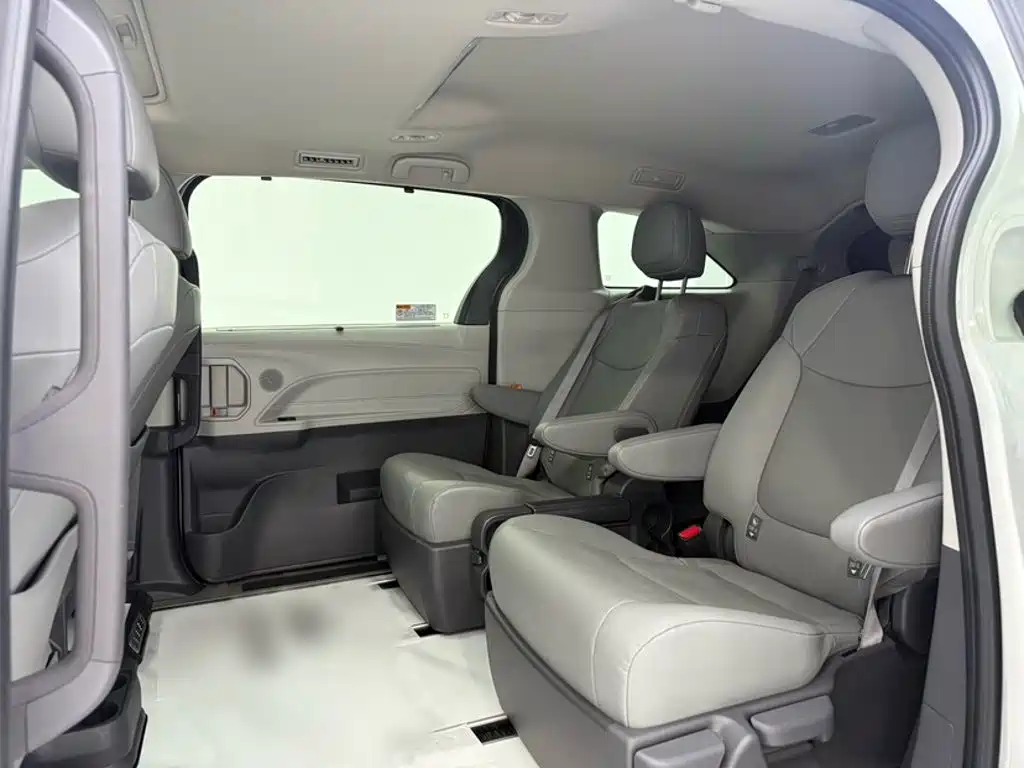 Toyota Granvia — фото 24