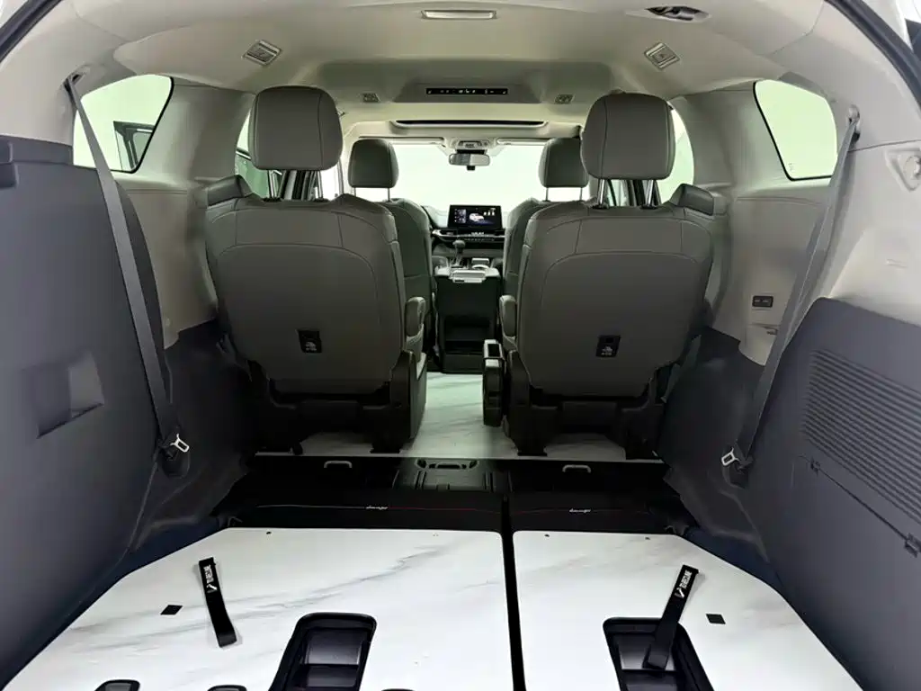 Toyota Granvia — фото 5