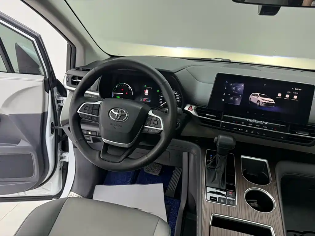 Toyota Granvia — фото 7
