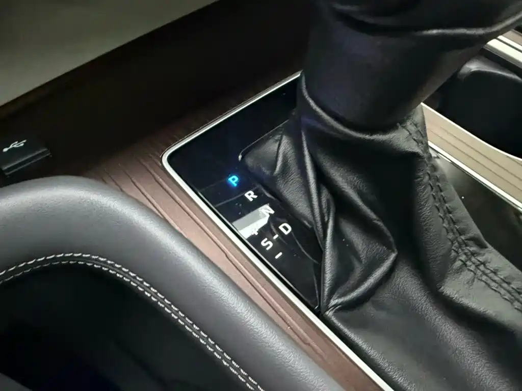 Toyota Granvia — фото 10