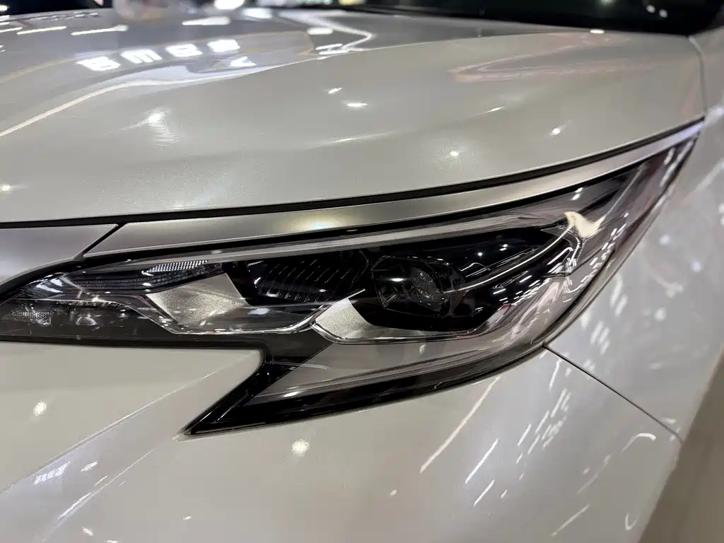 Toyota Sienna — фото 4