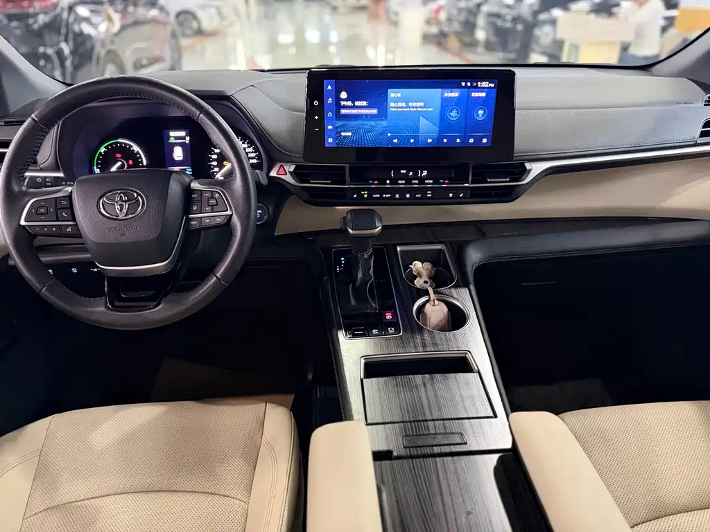 Toyota Sienna — фото 8