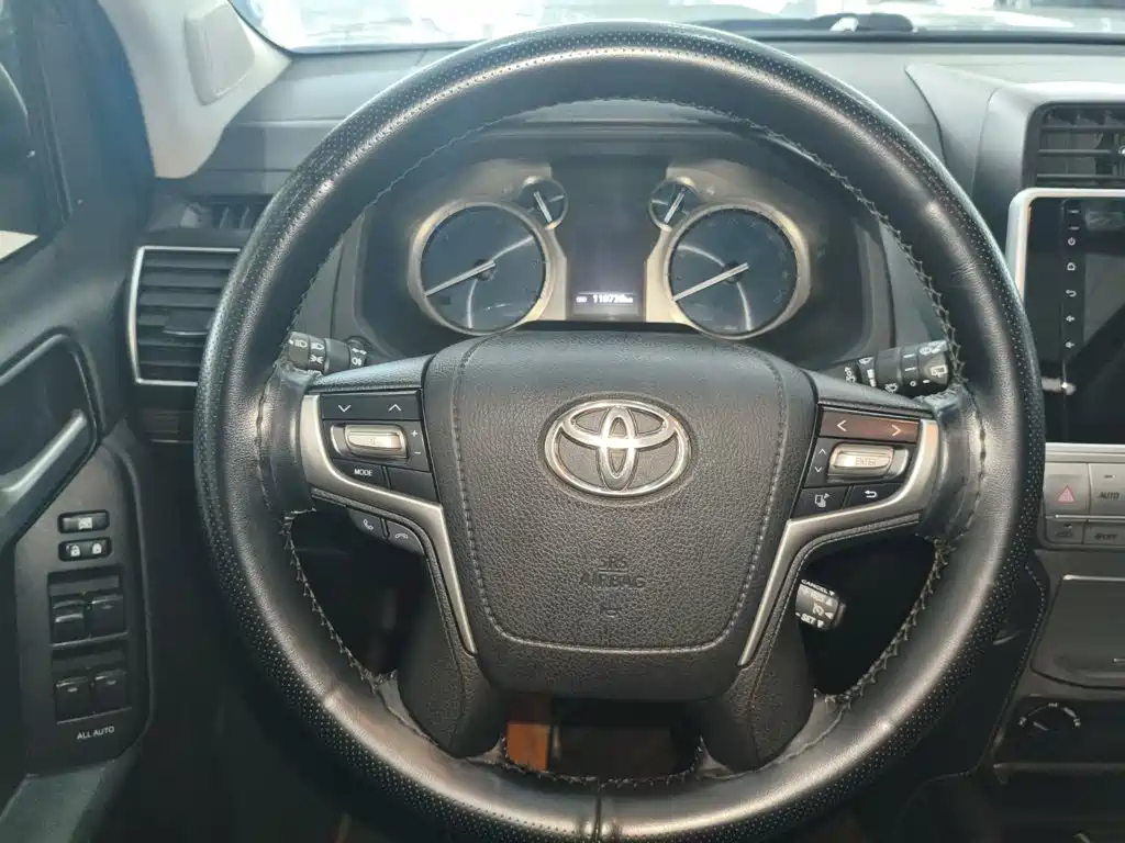 Toyota Prado — фото 9