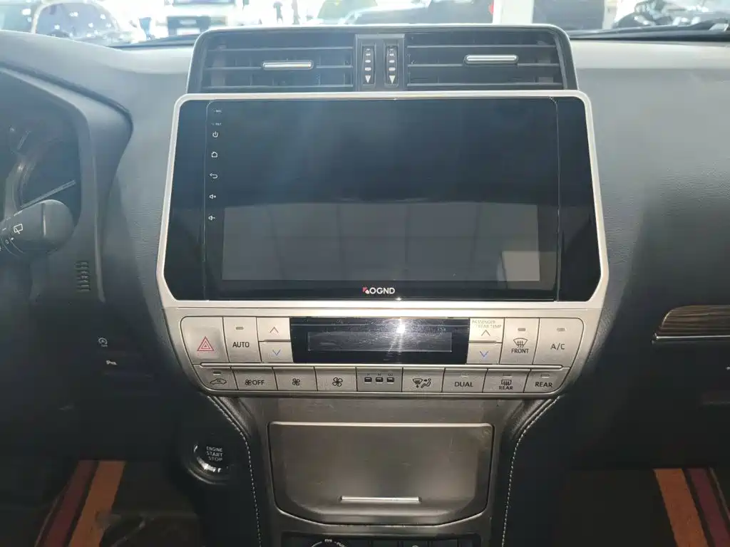 Toyota Prado — фото 10