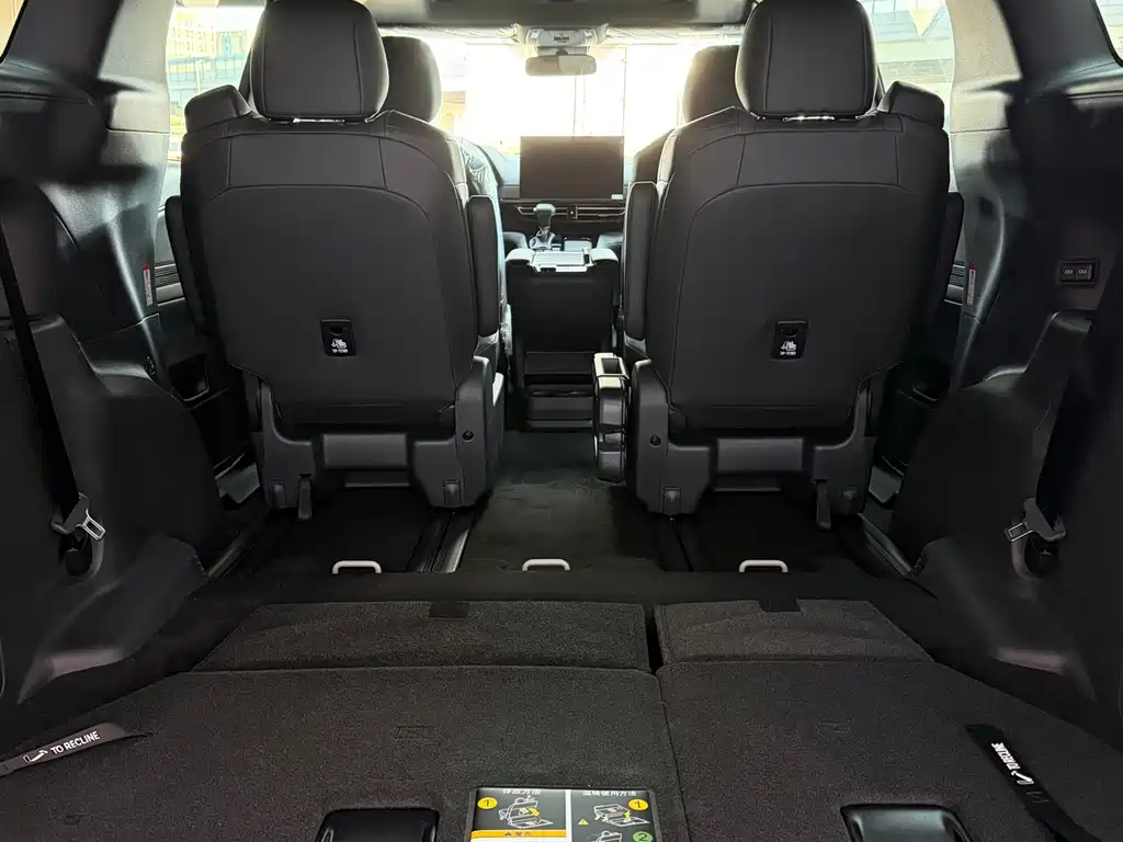 Toyota Granvia — фото 8