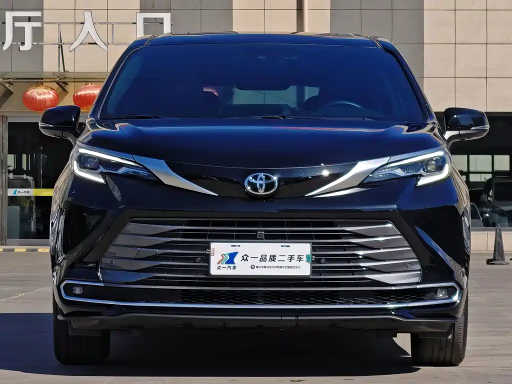 Toyota Sienna — фото 2