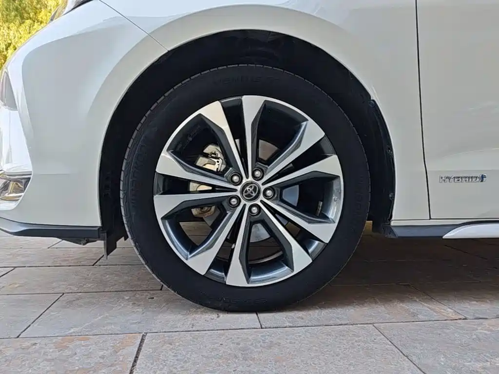 Toyota Granvia — фото 23