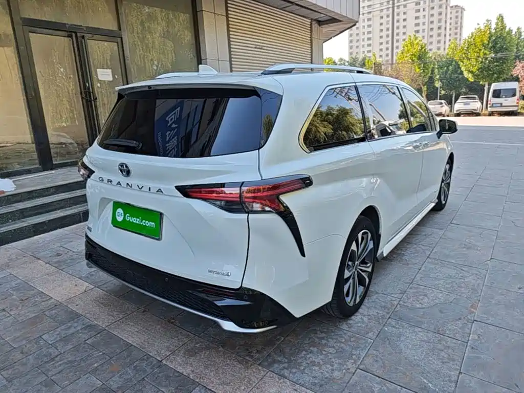 Toyota Granvia — фото 7
