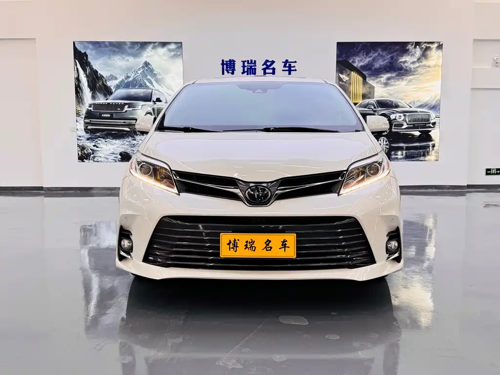 Toyota Sienna — фото 2