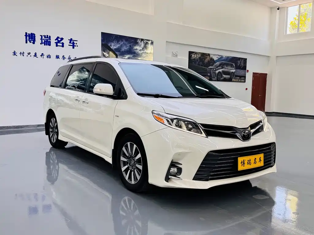 Toyota Sienna — фото 3