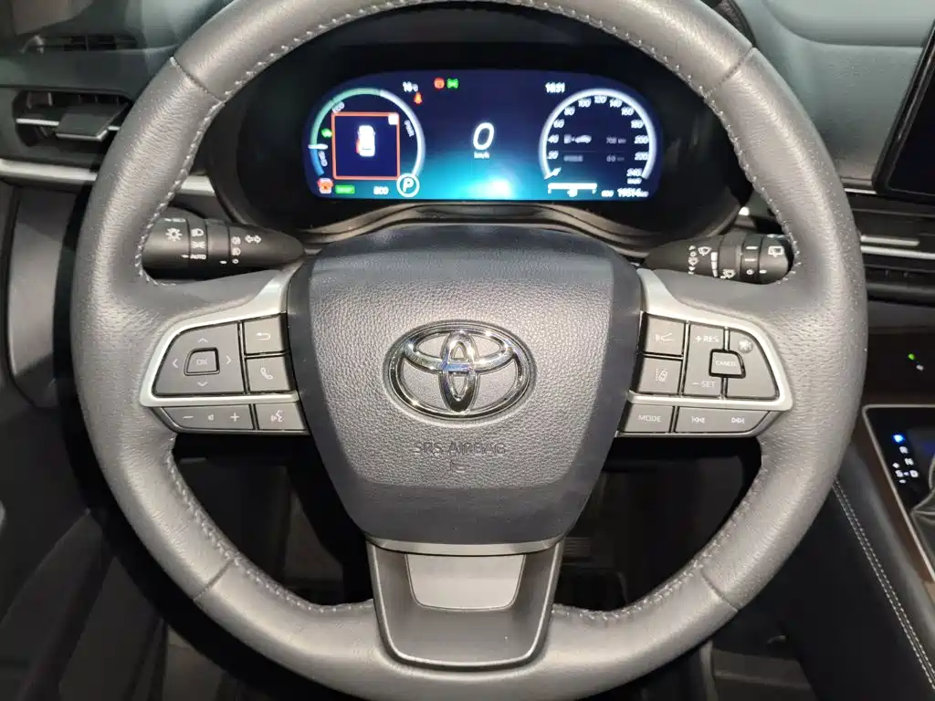 Toyota Granvia — фото 9