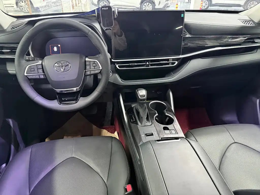 Toyota Highlander — фото 10