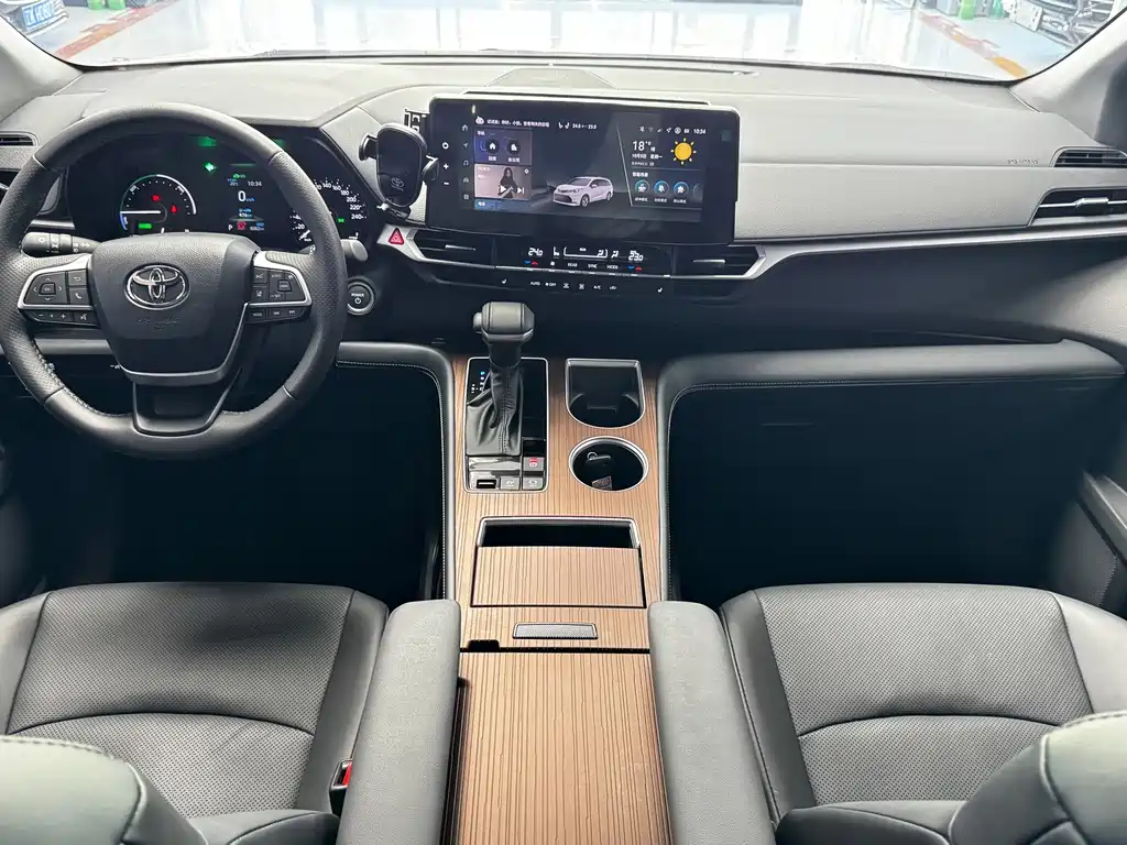 Toyota Sienna — фото 11