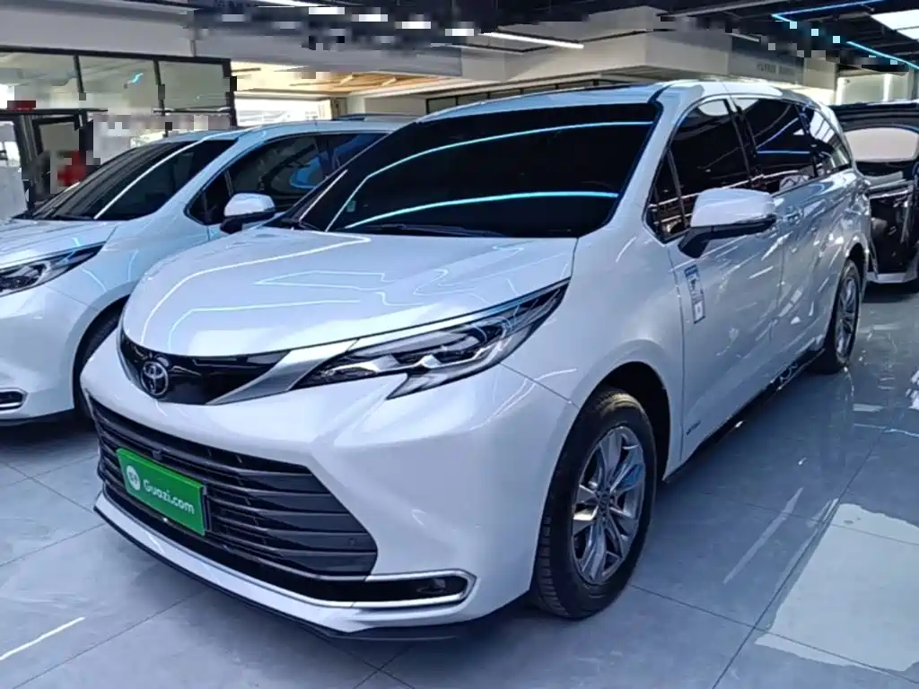 Toyota Sienna — фото 2