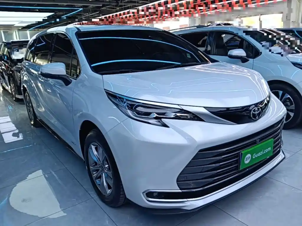 Toyota Sienna — фото 4