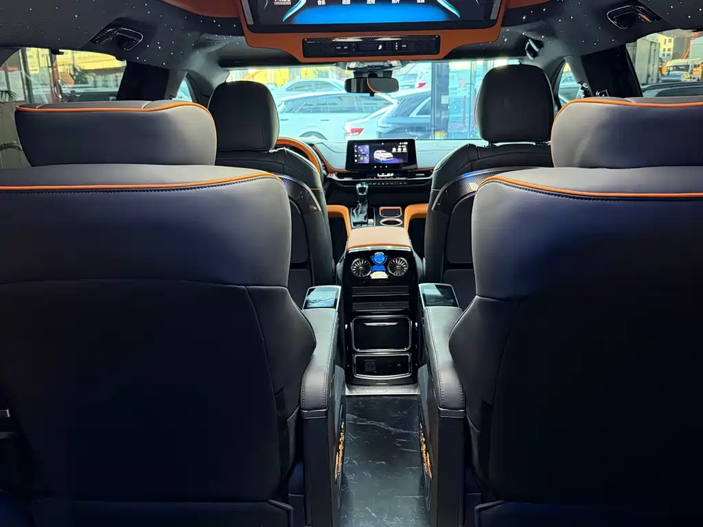 Toyota Granvia — фото 7