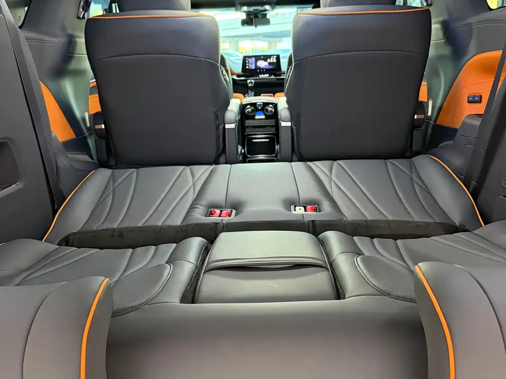 Toyota Granvia — фото 8
