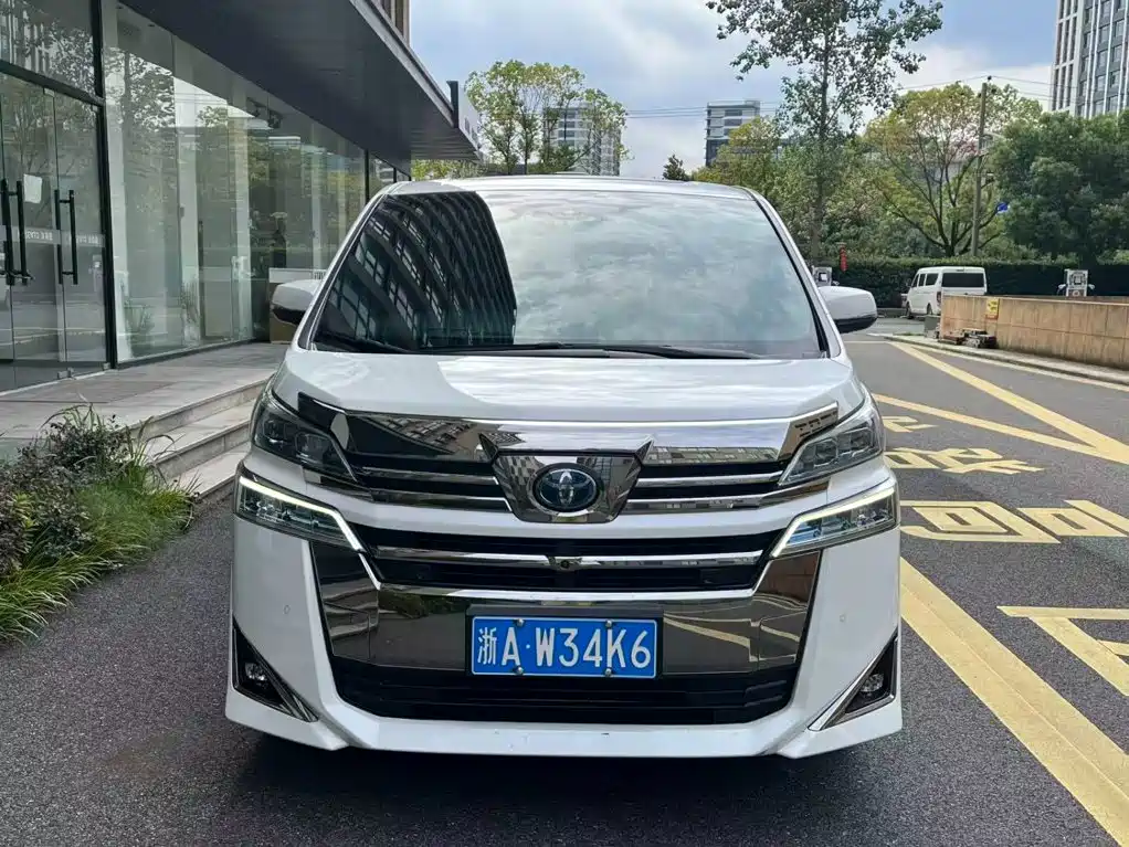 Toyota Vellfire — фото 2