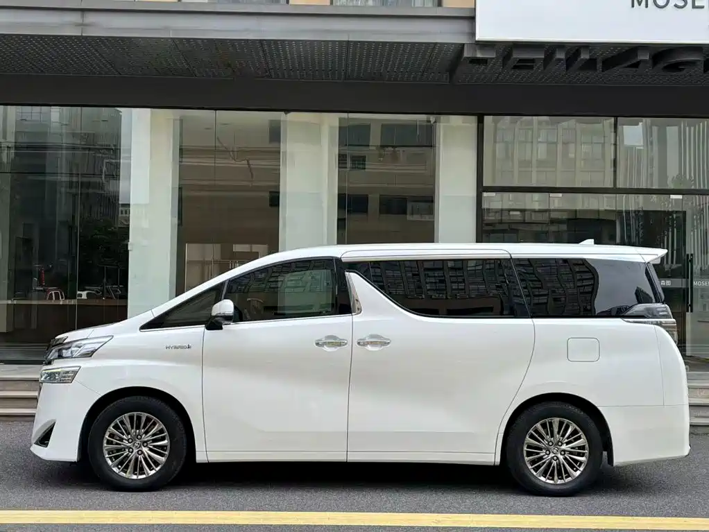 Toyota Vellfire — фото 3