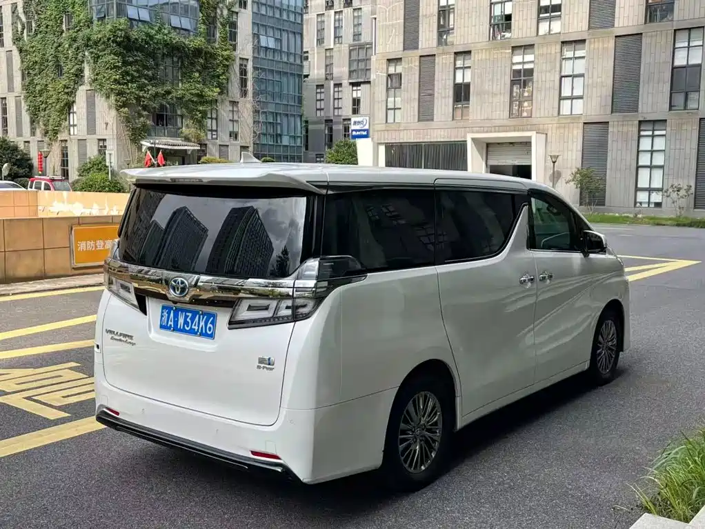 Toyota Vellfire — фото 4
