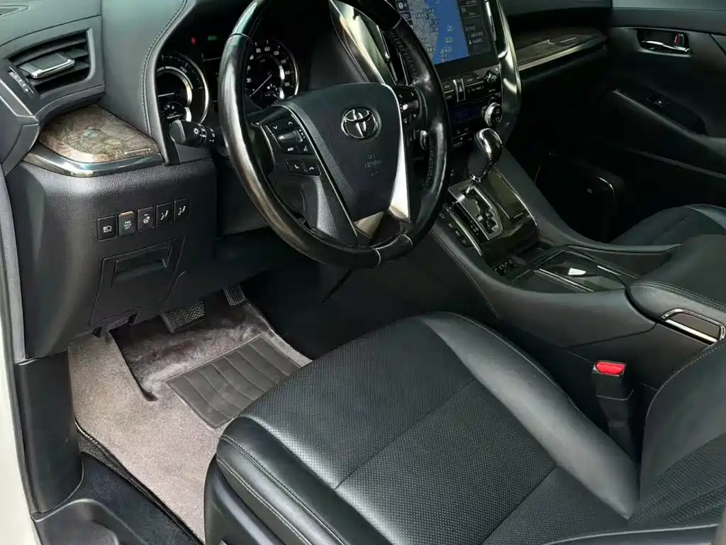 Toyota Vellfire — фото 6