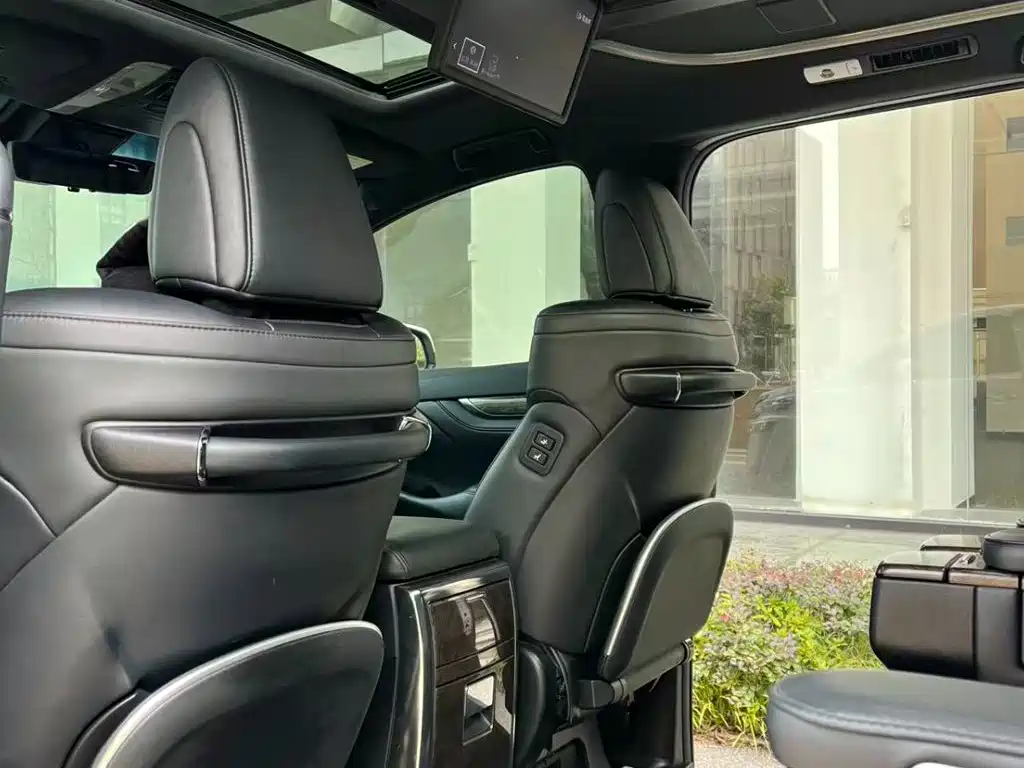 Toyota Vellfire — фото 9