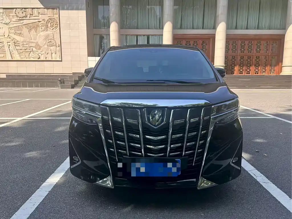 Toyota Alphard — фото 2