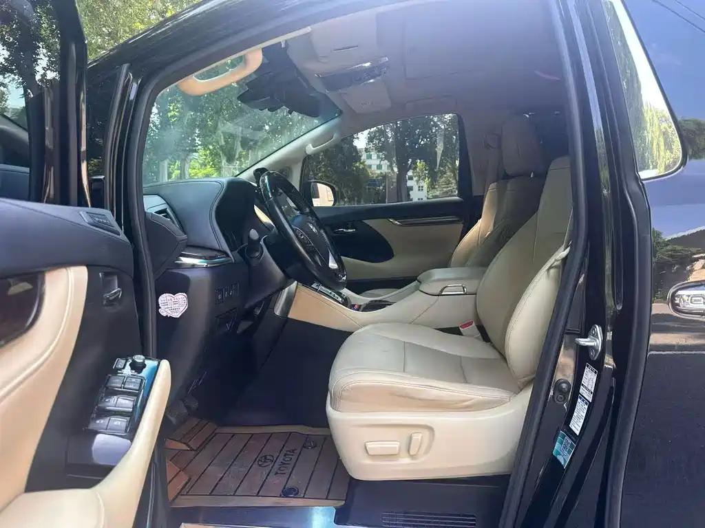 Toyota Alphard — фото 3