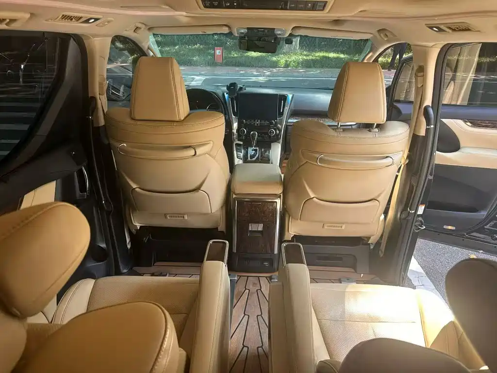 Toyota Alphard — фото 5