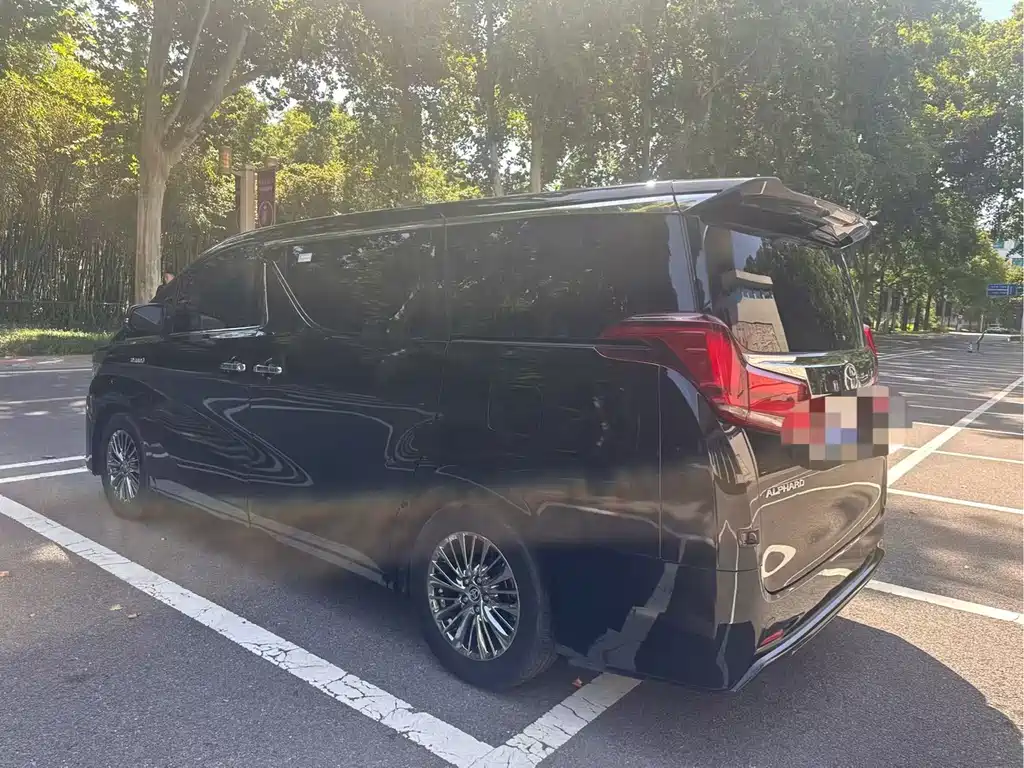 Toyota Alphard — фото 6