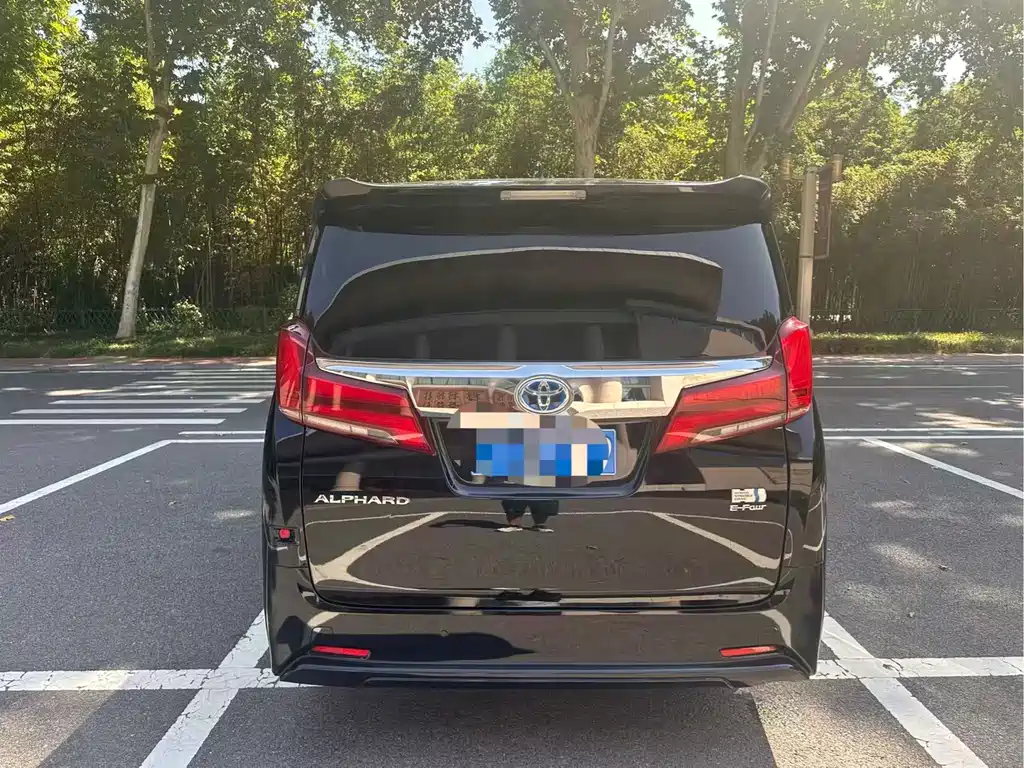 Toyota Alphard — фото 7