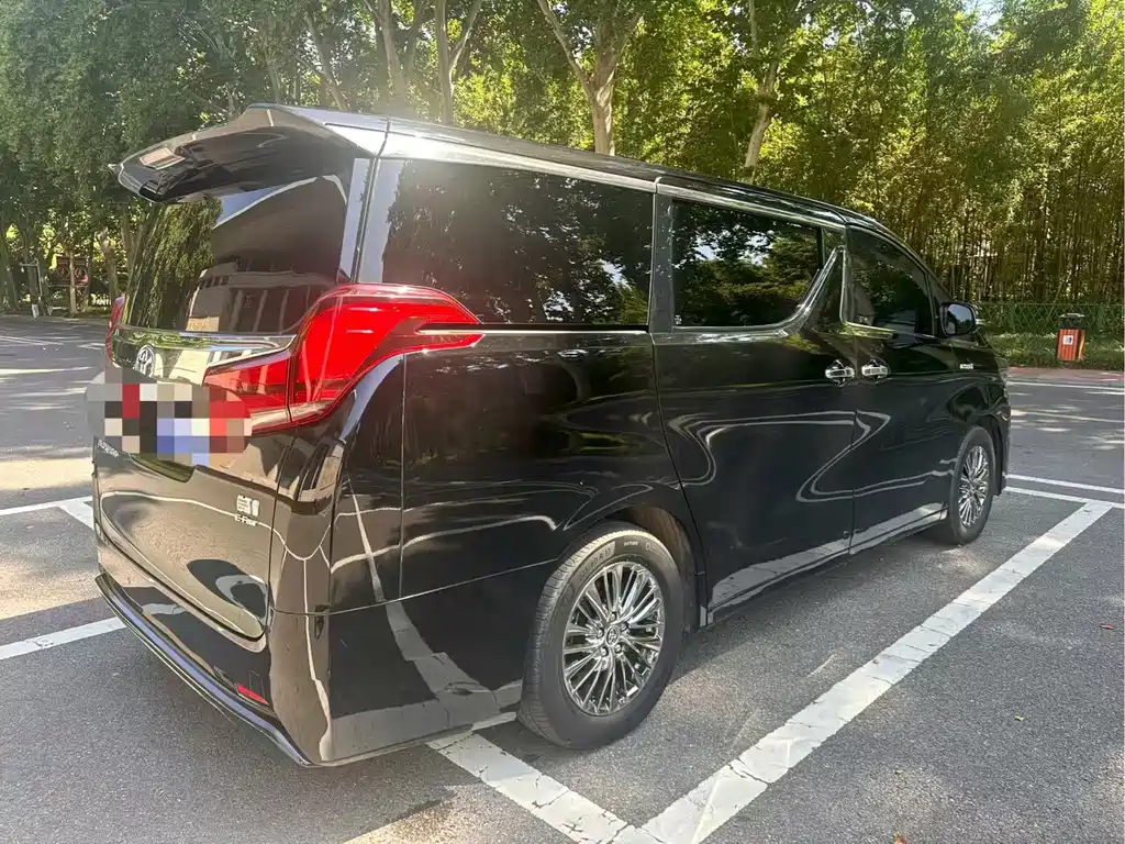Toyota Alphard — фото 8